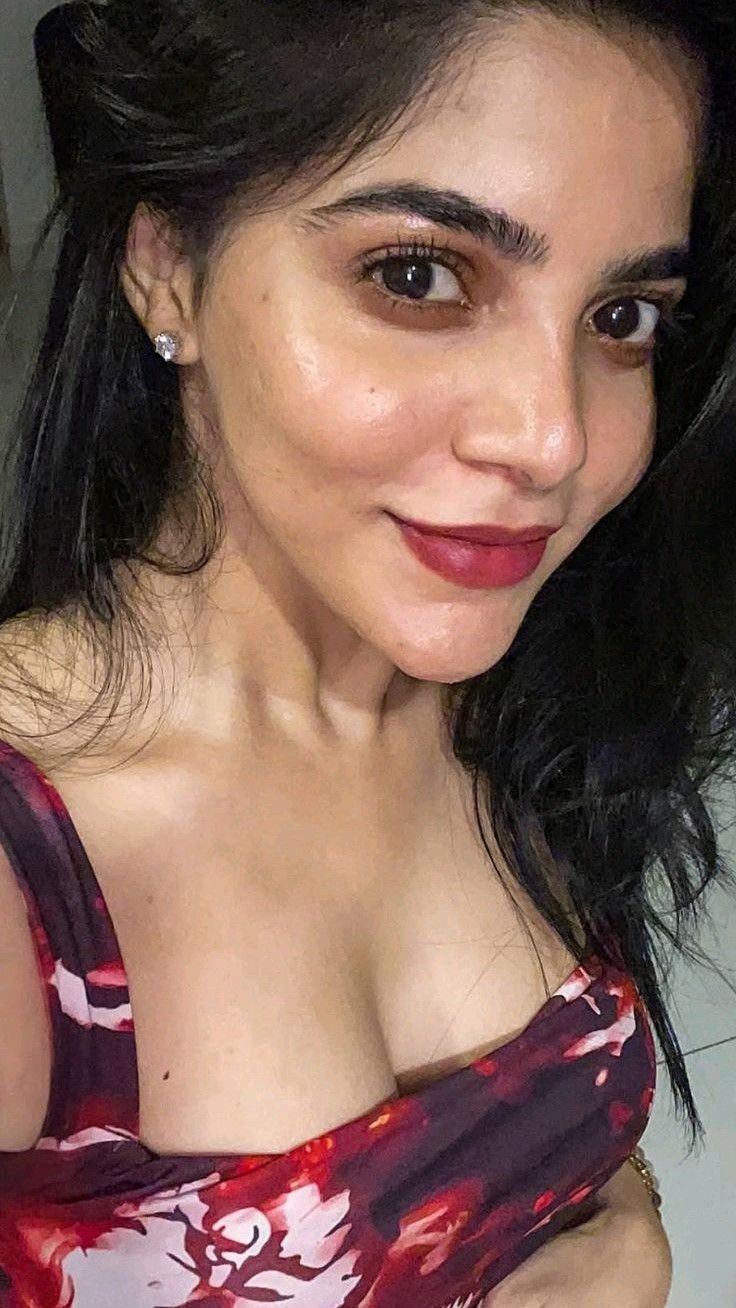 Profile photo - Roshni Rawat